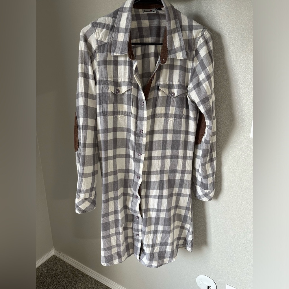 Kavu grey and white plaid button up dress.